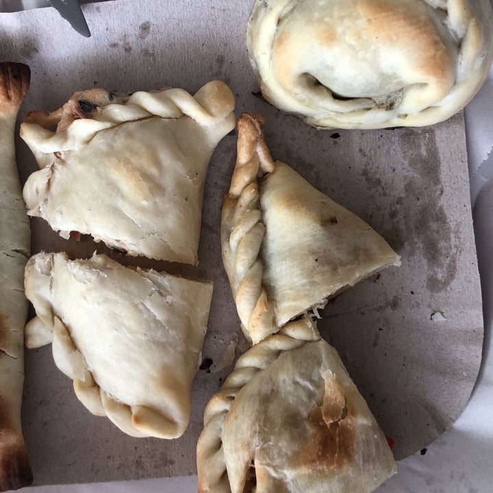 review photo of Flipper palermo Empanada de Espinaca & Parmesano shared by @romicapo on 03 Jan 2022 - review