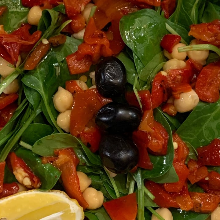 photo of BG Pizza Party Baby spinach - chickpeas salad shared by @viorao on  12 Apr 2022 - review