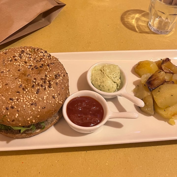 review photo of Lo Fai Beyond Burger shared by @braindome on 30 May 2022 - review