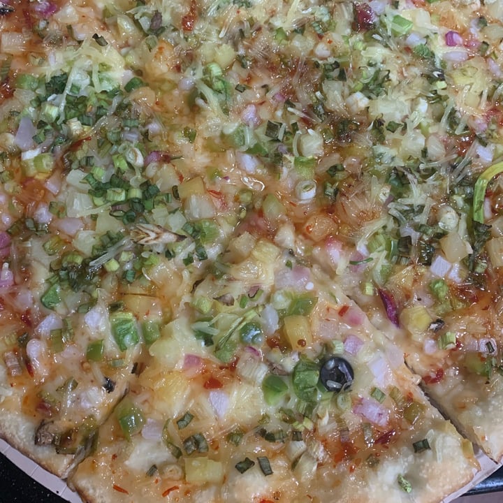 photo of Papa Murphy's | Take 'N' Bake Pizza Dairy free cheese pizza with onions, peppers, garlic, and pineapples shared by @osprey1990 on  19 Oct 2022 - review