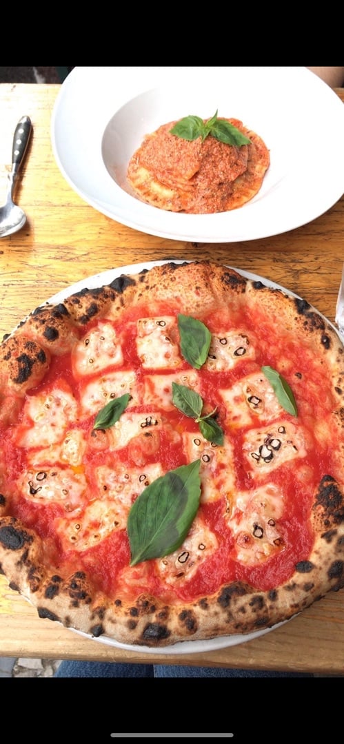 photo of La Stella Nera Pizza Margherita shared by @holasoymylk on  25 Dec 2019 - review