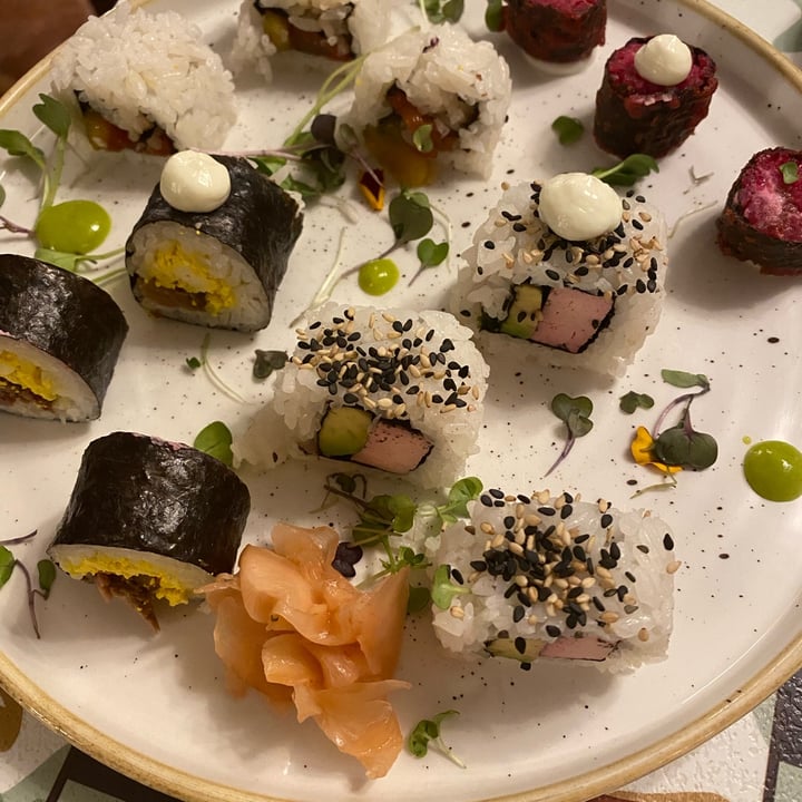 photo of La Modernista Tabla de sushi 12 piezas. shared by @sonirohmer on  27 Dec 2021 - review