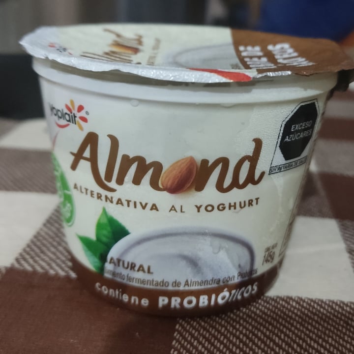 photo of Yoplait Almond Alternativa al Yogurt - Sabor Natural  shared by @vel on  26 Apr 2022 - review