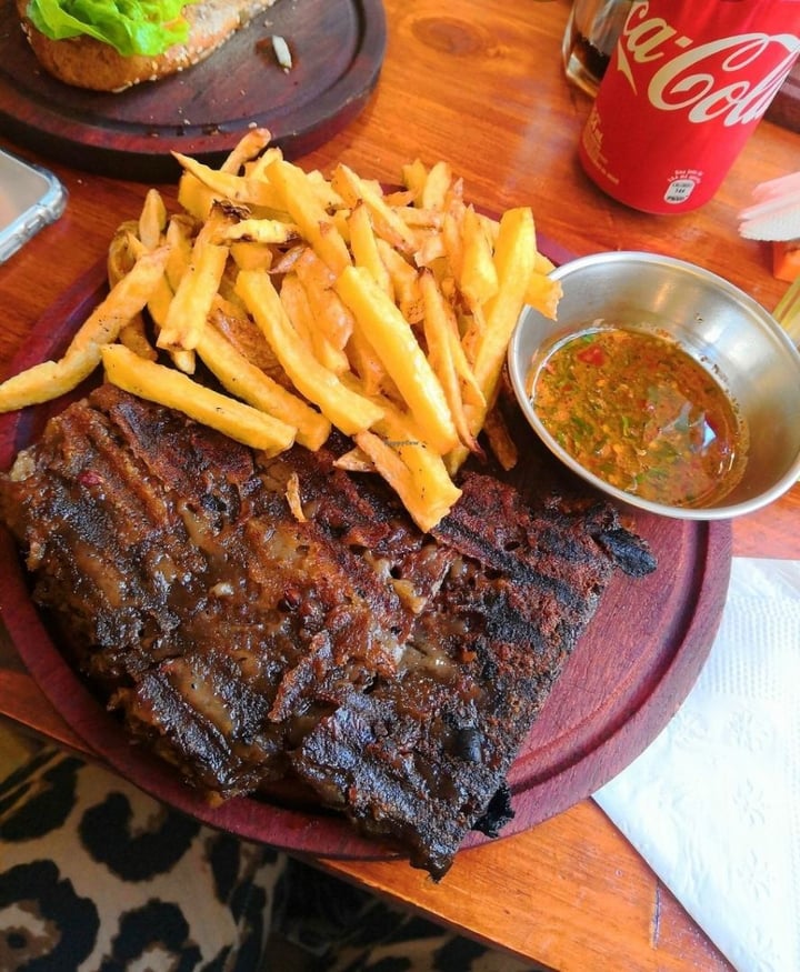 photo of La Reverde Parrillita Vegana Vacío a la parrilla con papas fritas shared by @mundorichie on  09 Jan 2020 - review