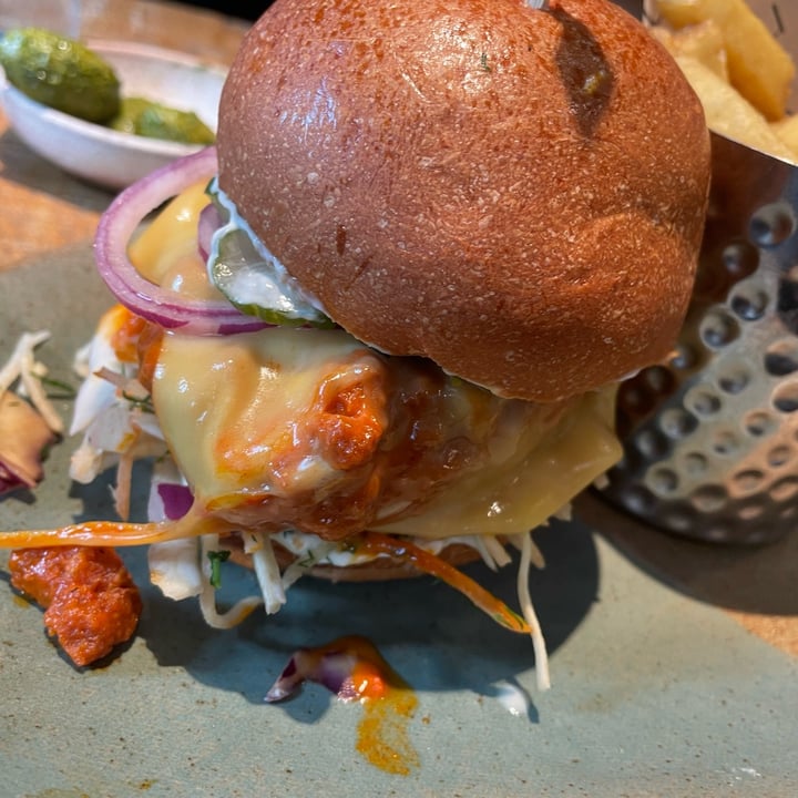 photo of mallow buttermilk plant chick’n with brioche and fries shared by @vegandamian on  25 Nov 2022 - review