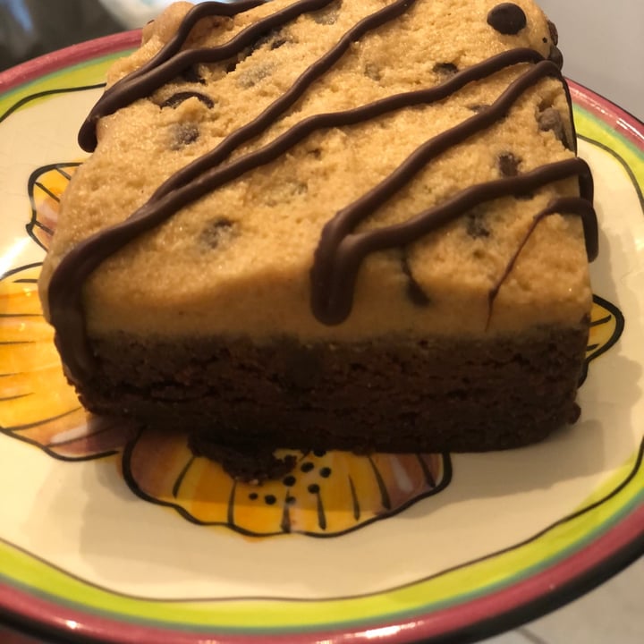 photo of Dunn Baked Cookie Dough Brownie shared by @johannesbel344 on  15 Aug 2021 - review