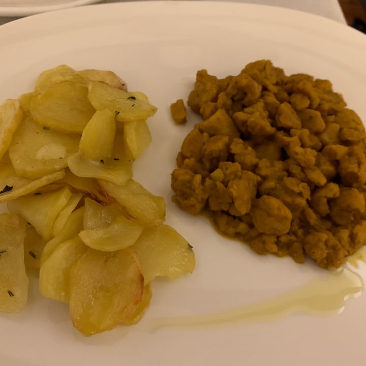 photo of il Lughino, come Natura insegna - Como Bocconcini di soia al curry con patate al forno shared by @ariannaalberti on  13 Apr 2022 - review