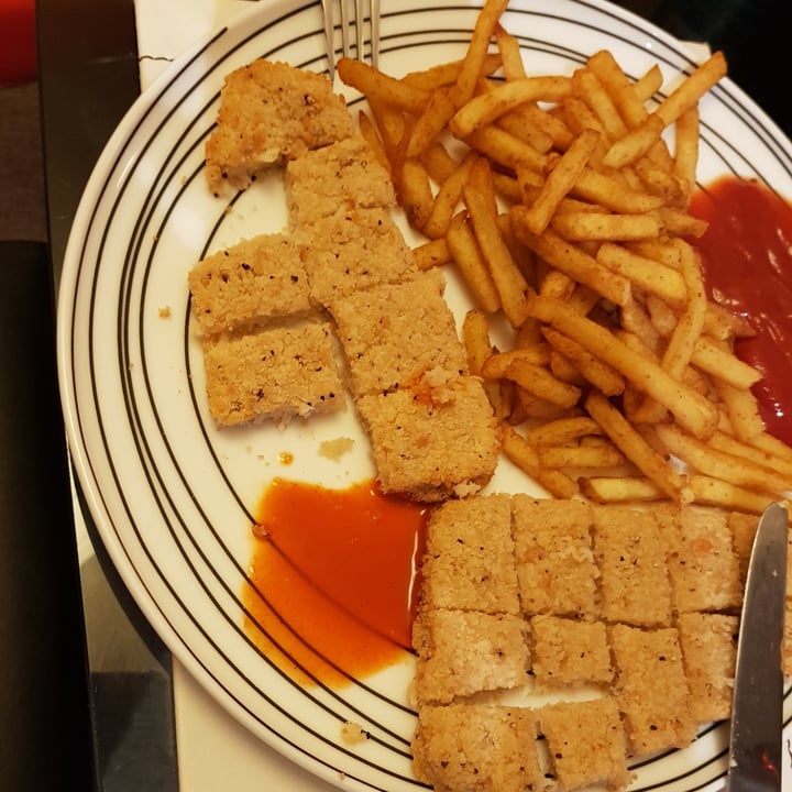 review photo of Quorn 2 Battered Fish Free Fillets shared by @vegancybele on 11 Oct 2020 - review