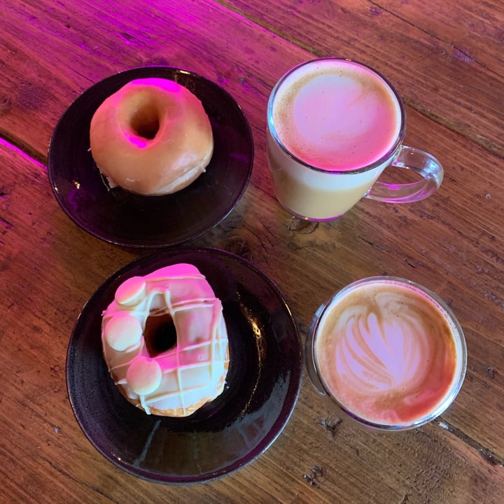photo of Doogles Donuts and Coffee glazed cinnamon donut shared by @rebekahoutterside on  08 Nov 2022 - review