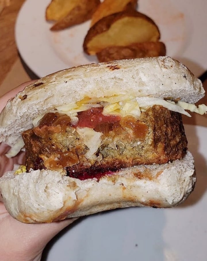 review photo of De Raíz Cocina Café Hamburguesa De/Raíz Doble “Carne” shared by @whynotvegan on 29 Aug 2019 - review