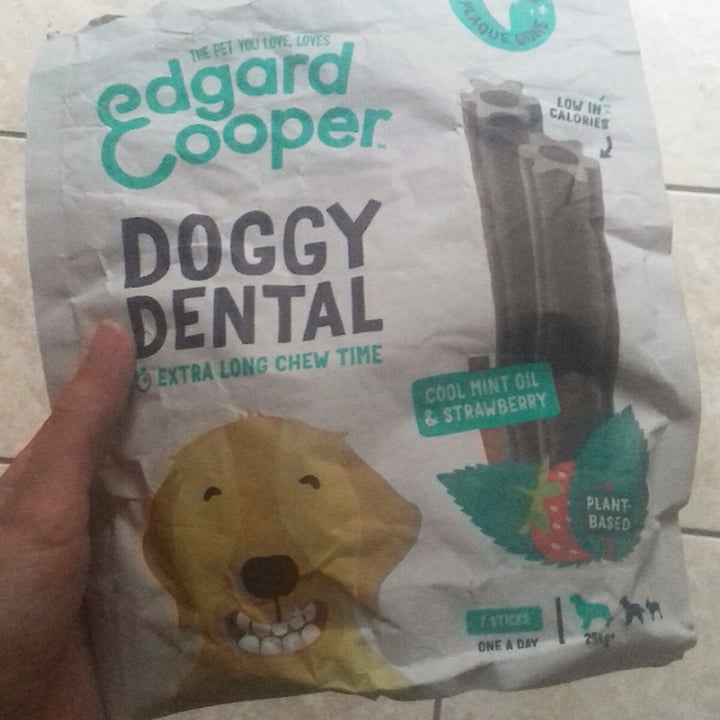 photo of Edgard & Cooper Stick dental Perros Fresa y menta shared by @frankeesaysrelax on  30 Nov 2020 - review