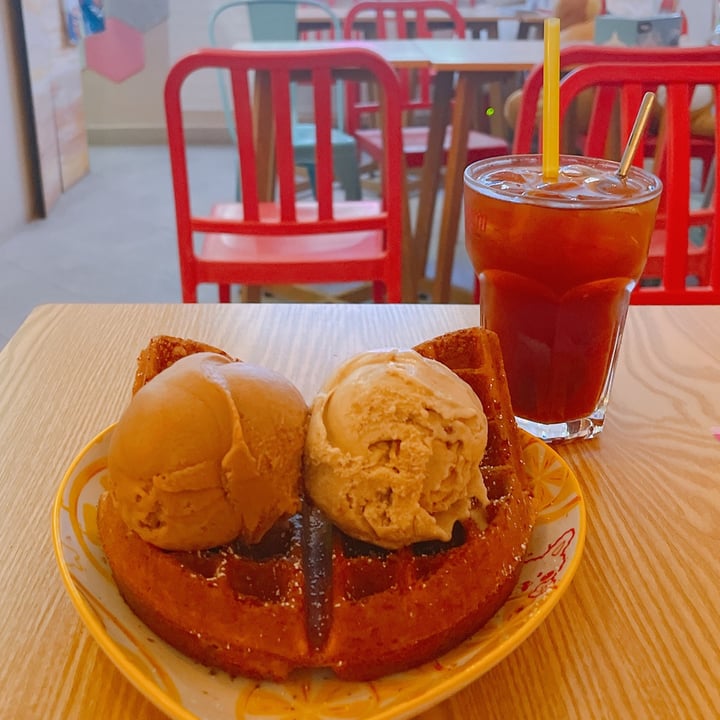 photo of Heartbreak Melts Ice Cream Cafe Waffles shared by @veggiexplorer on  21 Aug 2022 - review