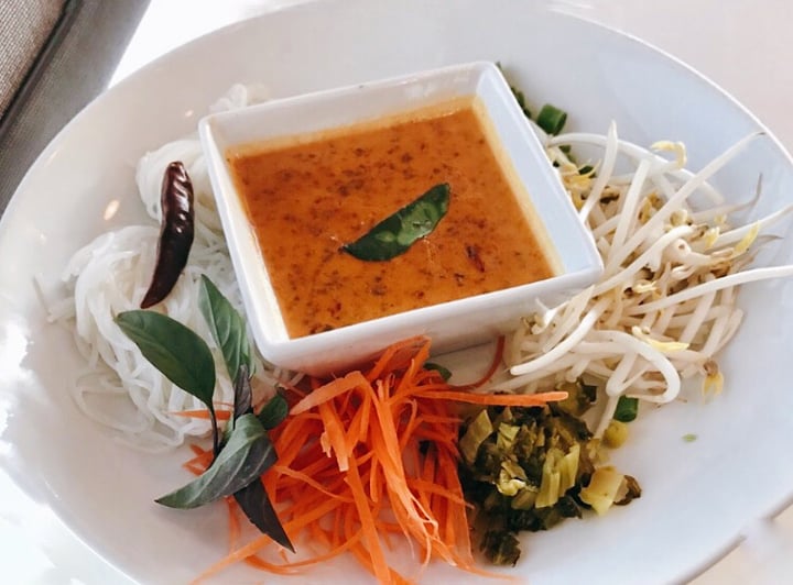 photo of Satdha vermicelli with mung bean coconut curry sauce shared by @unitracy on  24 Apr 2018 - review