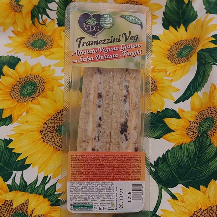 review photo of ioVEG Tramezzini Veg Affettato Vegano Gustoso Con Salsa Delicata E Funghi shared by @galatea on 13 Oct 2021 - review