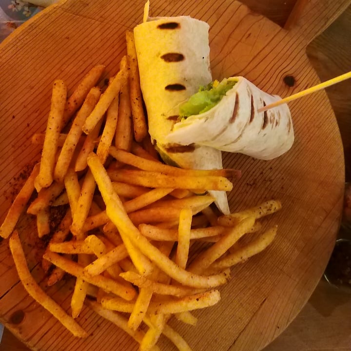 review photo of Simge Gourmet Kitchen Falafel dürüm shared by @catpuella on 24 Nov 2021 - review