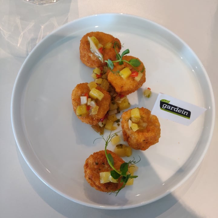 photo of Green Common Singapore Gardein Crab Cake shared by @hownowbrownkow on  14 Apr 2021 - review
