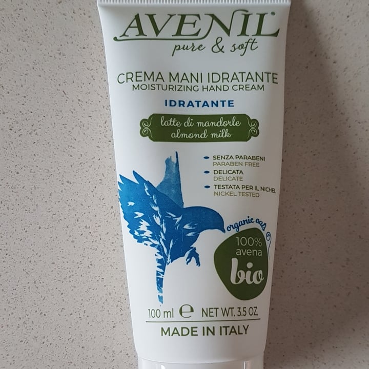 review photo of Avenil Crema mani shared by @axeldafne93 on 12 Mar 2022 - review