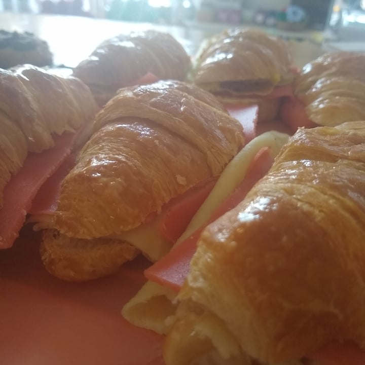 review photo of Antilonejo Croissant de jamón y queso shared by @amarantastico on 05 Sep 2021 - review