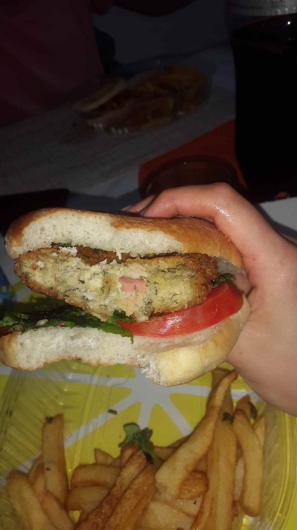review photo of Pizza Who? Empanadas and Pizzas Premium Sandwich de milanesa de soja. Rellena con jamon y queso vegetal. shared by @martuvegan8 on 10 Jan 2020 - review
