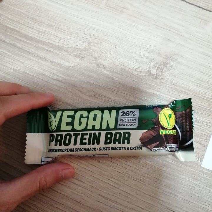 review photo of Vemondo protein bar cookies and cream shared by @saraimbrogno on 16 May 2022 - review