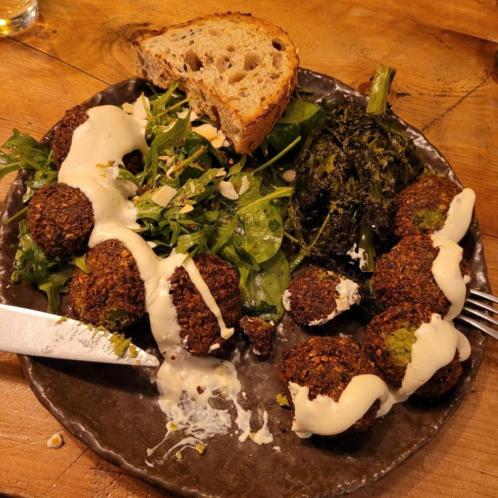 photo of Honest Greens Hortaleza Falafel Casero con salsa Tahini shared by @lucasmarion on  15 Mar 2022 - review
