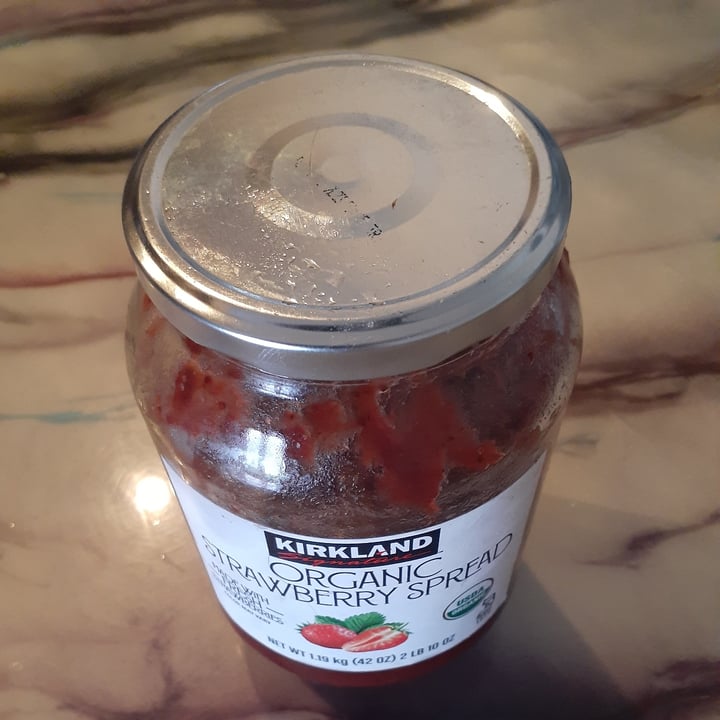 photo of Kirkland Signature Organic strawberry spread shared by @heartartichokehearts on  30 Jun 2022 - review