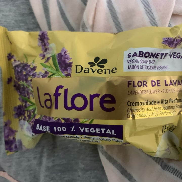 photo of Davene La flore sabonete vegetal flor de erva doce shared by @magaliortins on  23 Apr 2022 - review