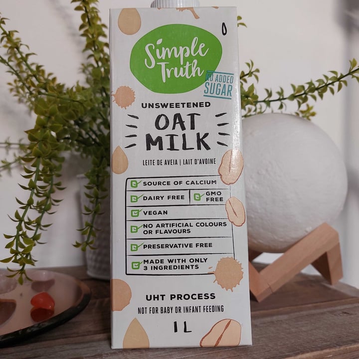 photo of Simple Truth Unsweetened Oat Milk shared by @jemmagrier on  16 Aug 2021 - review