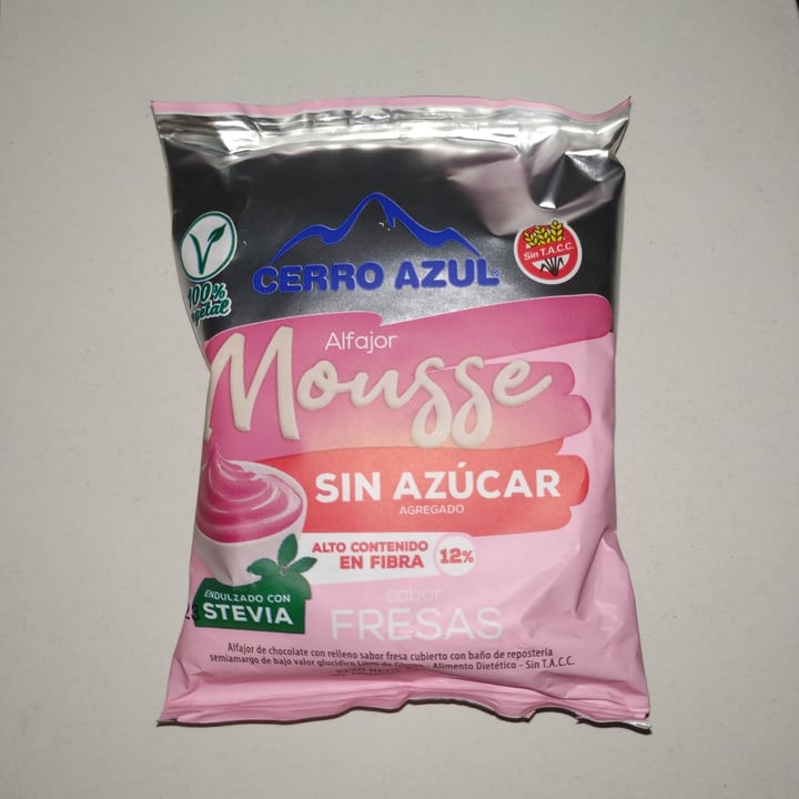 photo of Cerro Azul Alfajor de Mousse de Fresas shared by @lautarofrackiewicz on  26 Nov 2022 - review