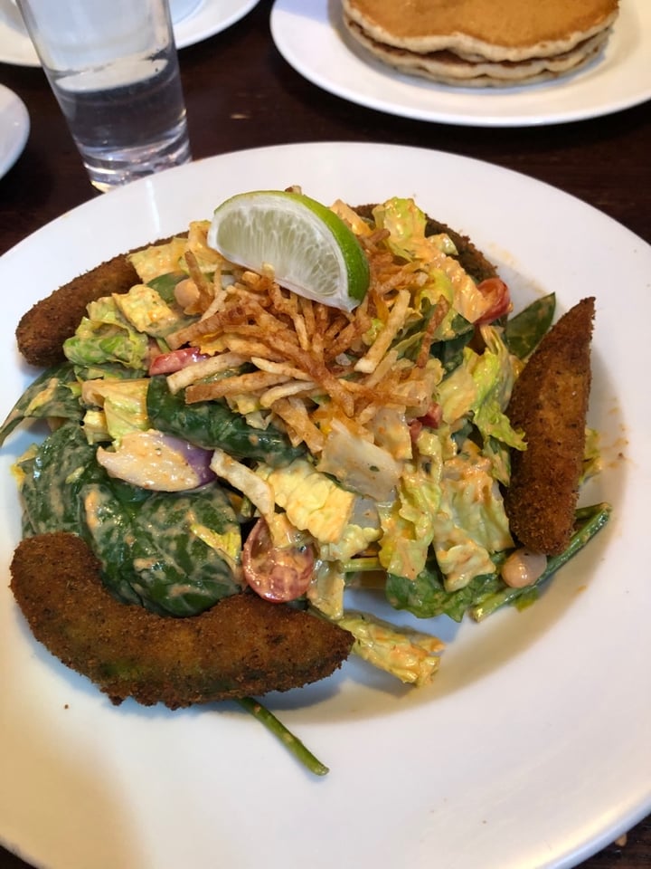review photo of Chicago Diner Avocado Crunch Salad shared by @elizabeth on 12 Mar 2020 - review