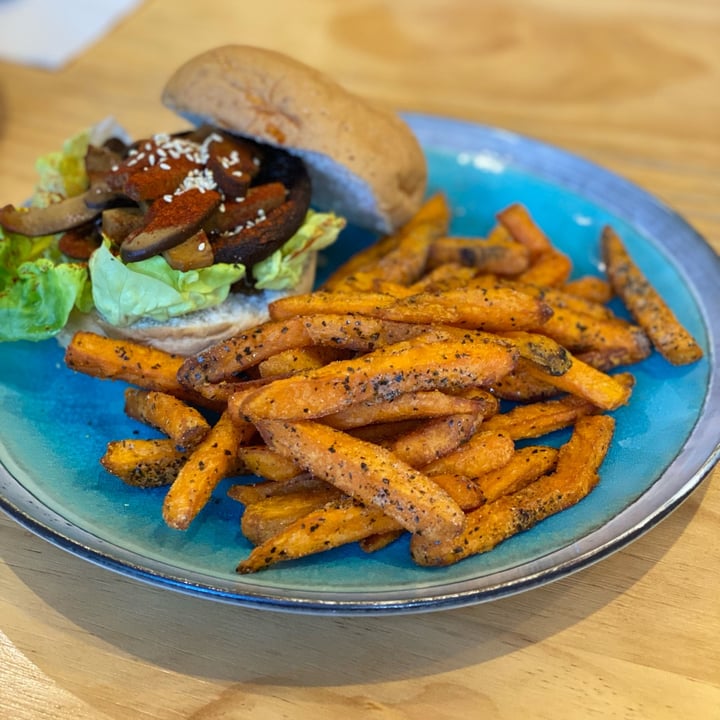 review photo of Friends of Years 素年 Portobello Mushroom Burger shared by @heppisweetpotato on 19 Dec 2021 - review