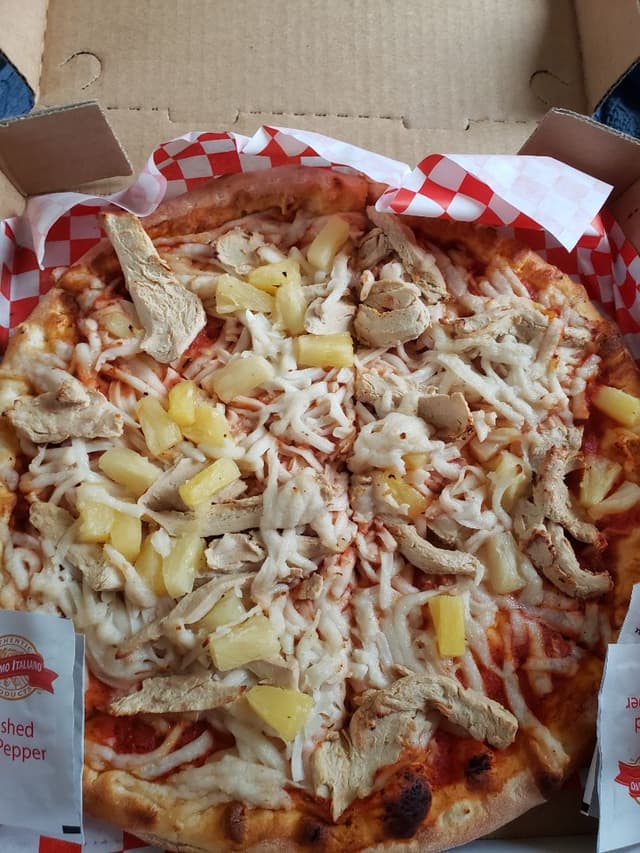 「Two Topping Pizza」の料理の写真