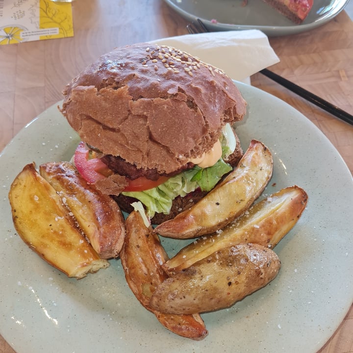 photo of Lexi's Healthy Eatery Beyond Burger shared by @vegankitchensa on  23 May 2021 - review