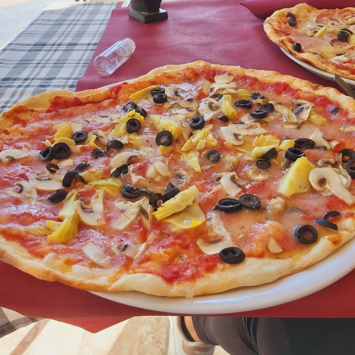 photo of Caruso Pizza Cuatro Estaciones shared by @carolinacarmele on  04 Dec 2022 - review