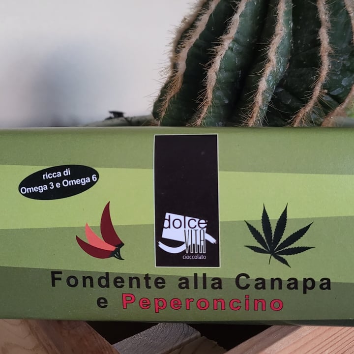 review photo of Dolce vita cioccolato Cioccolato Fondente alla Canapa e Peperoncino shared by @emmacoco69 on 23 Aug 2022 - review