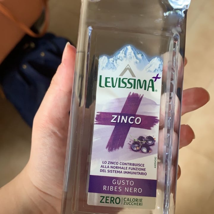 photo of Levissima Levissima Gusto ribes Nero shared by @cetpatx on  15 Mar 2022 - review