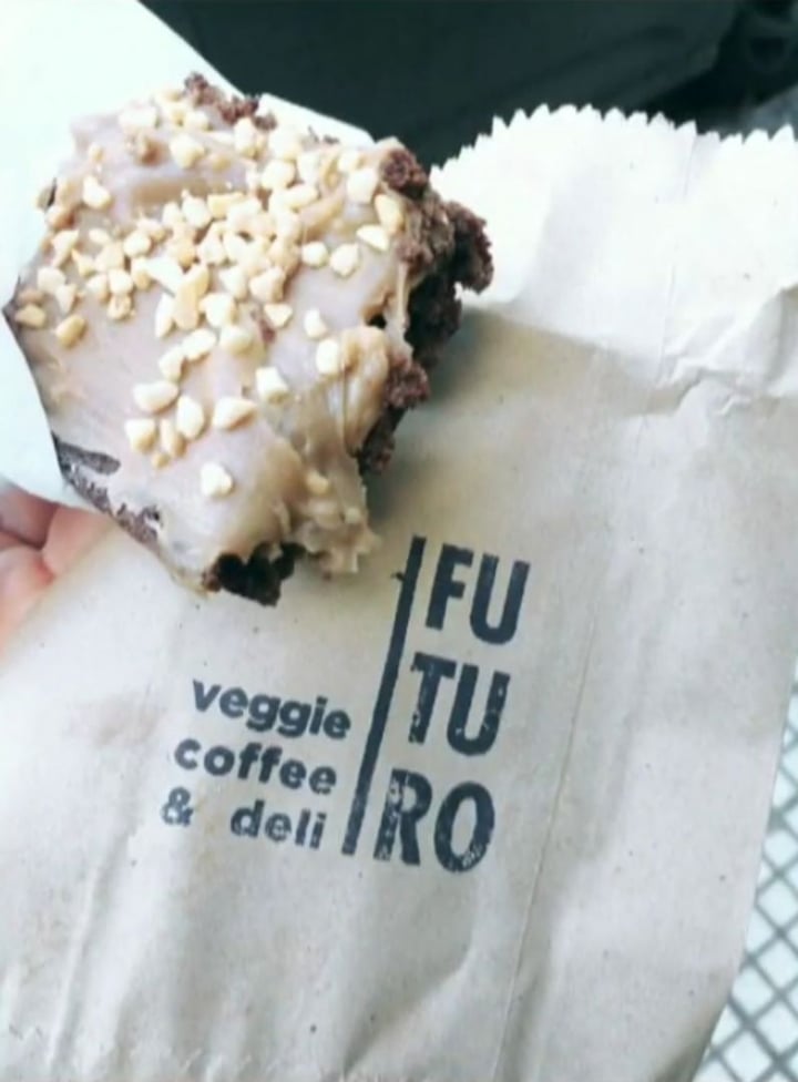 photo of Futuro Veggie - Coffee & Deli Brownie con Dulce de Leche y Maní shared by @beluculac on  30 Jul 2019 - review