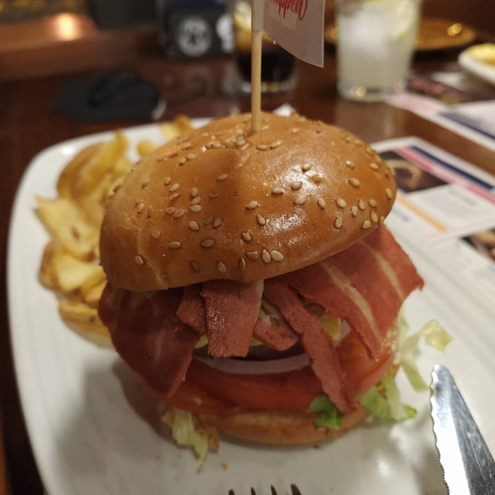 review photo of Foster's Hollywood Hamburguesa veggie shared by @silviabernal on 04 Nov 2021 - review