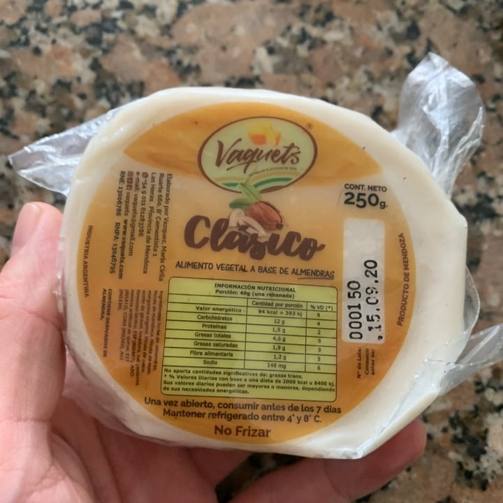 photo of Vaquets Queso Clásico a Base de Almendra shared by @foodfigthers on  03 Oct 2020 - review