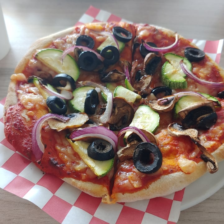 photo of Creta Pizza Pizza Verde Con Queso Vegano shared by @vianney on  08 Jun 2022 - review