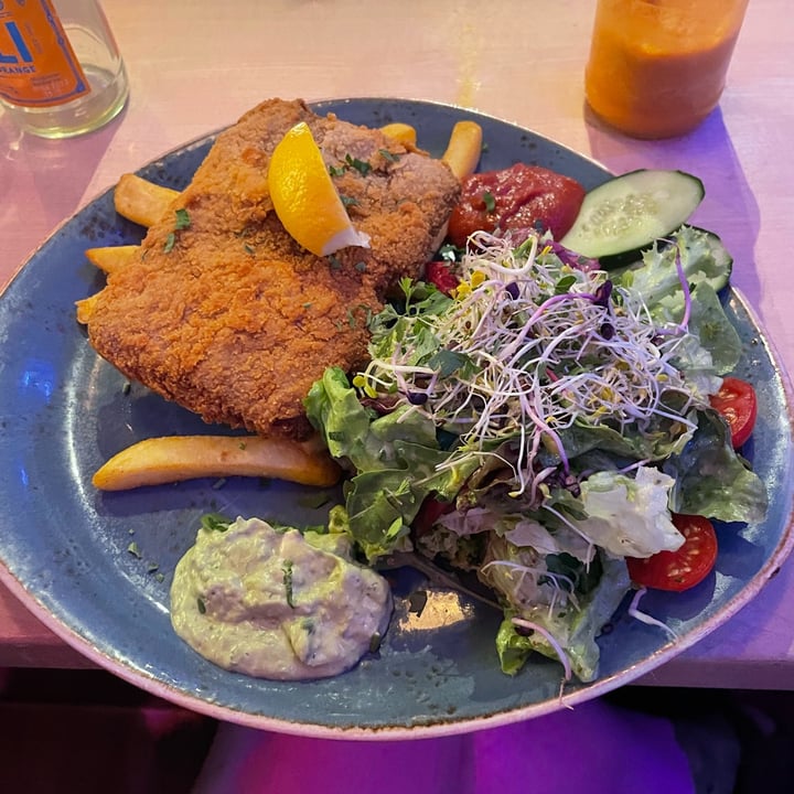 photo of Max Pett Vegan Schnitzel Plate shared by @gingercringe on  16 Aug 2022 - review