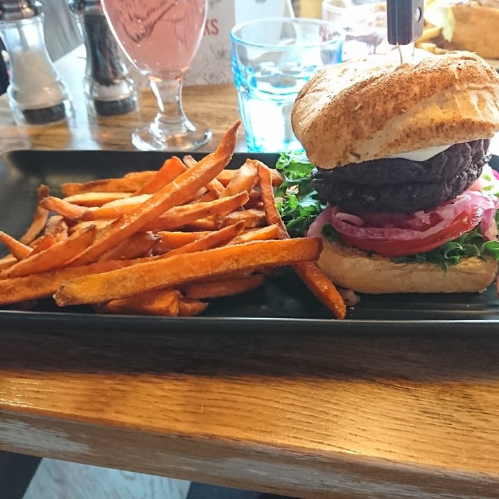 photo of Amarillo Rovaniemi Vege burger shared by @heidiio on  09 Aug 2020 - review