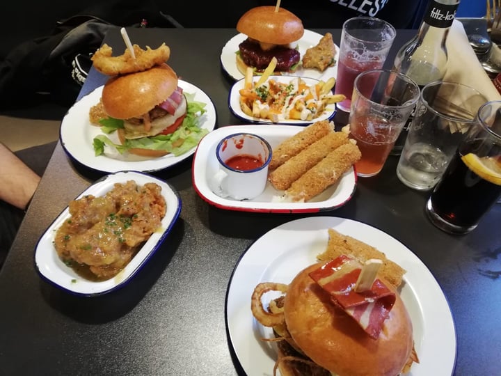 photo of V Rev Vegan Diner Jerry Zinger burger shared by @tinathetinyvegan on  23 Sep 2019 - review