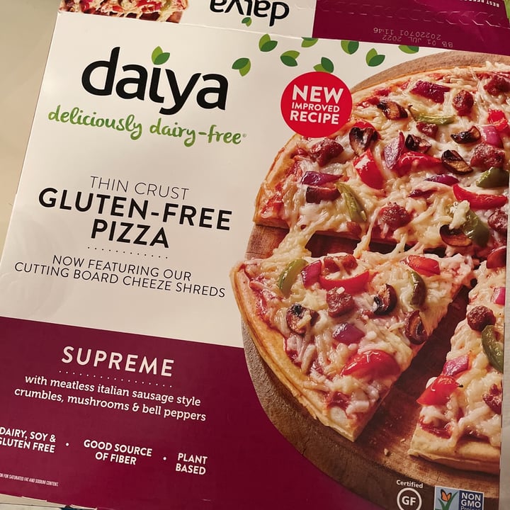 photo of Daiya Gluten Free Supreme Pizza shared by @veggielibby on  07 Sep 2021 - review