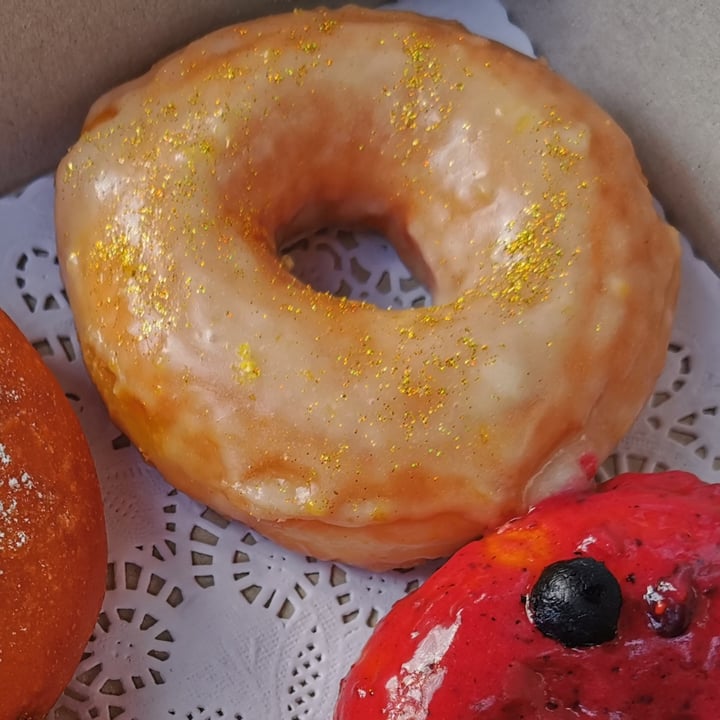 photo of Hulis Donuts Lemon Curd Donut shared by @viiathevegan on  09 Aug 2021 - review
