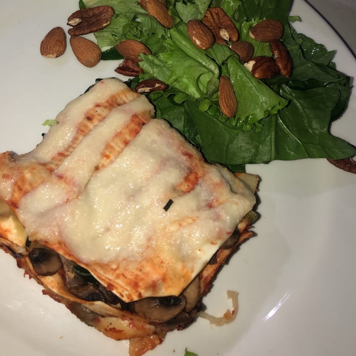 photo of La rana vegana restaurant Lasagna shared by @daliaponce on  26 Nov 2021 - review