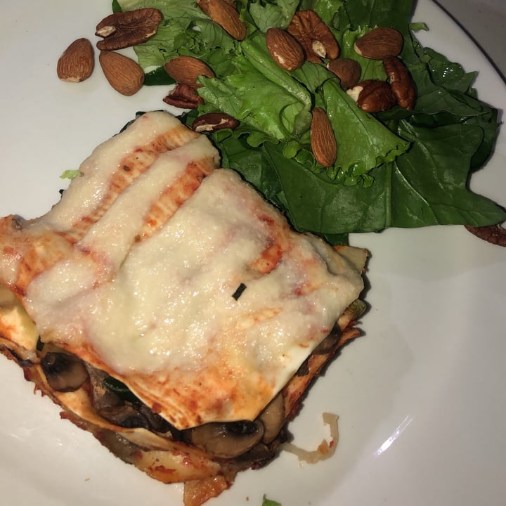 review photo of La rana vegana restaurant Lasagna shared by @daliaponce on 26 Nov 2021 - review