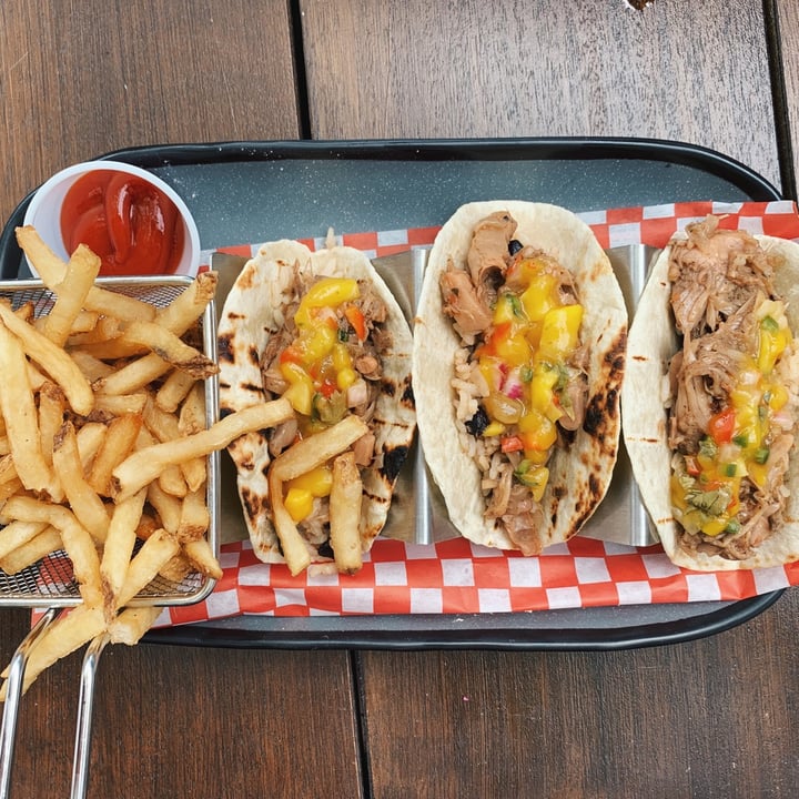 photo of Rusty's at Blue Jackfruit Tacos shared by @lilplantedvegan on  01 Dec 2020 - review