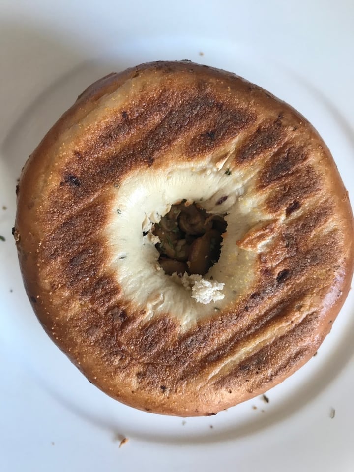 photo of New York Bakery Co Red Onion and Chive Bagels shared by @vegemma on  28 Mar 2020 - review