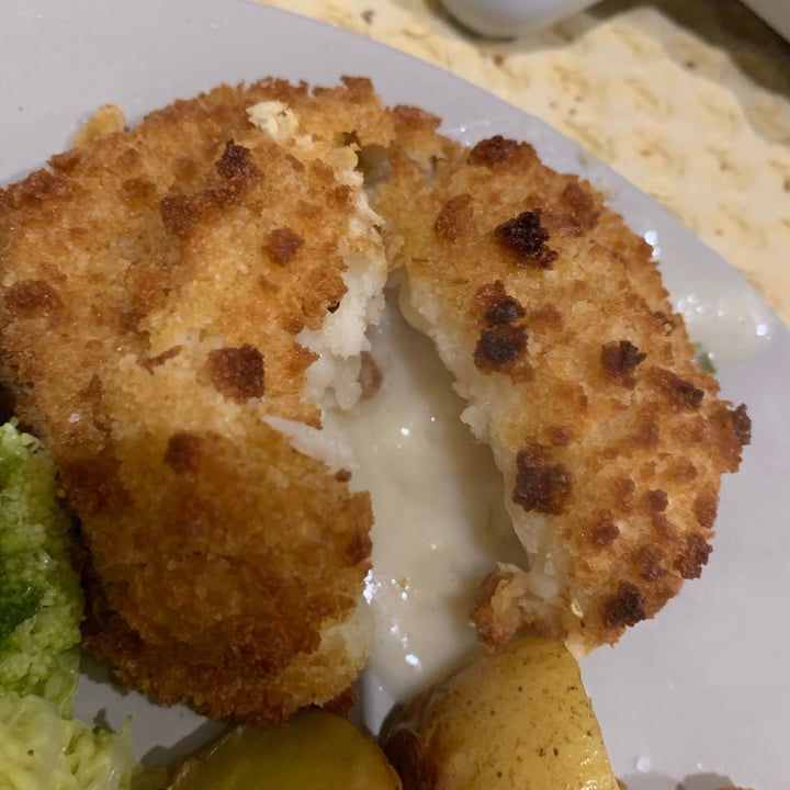 photo of Plant Kitchen (M&S) Melt in the middle no fish cakes shared by @lavievegetale on  28 May 2021 - review